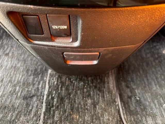 ヴェルファイア ２．４Ｚ　スマートキー＆プッシュスタート　ＥＳＣ　助手席エアバック　電動格納ミラー　エアコン　ＡＢＳ　パワステ　パワーウィンドウ　運転席エアバック　キーフリーシステム　オートライト　カーテンエアバッグ（37枚目）