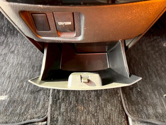 ヴェルファイア ２．４Ｚ　スマートキー＆プッシュスタート　ＥＳＣ　助手席エアバック　電動格納ミラー　エアコン　ＡＢＳ　パワステ　パワーウィンドウ　運転席エアバック　キーフリーシステム　オートライト　カーテンエアバッグ（38枚目）