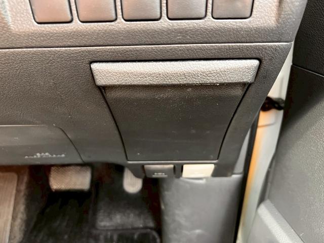 ヴェルファイア ２．４Ｚ　スマートキー＆プッシュスタート　ＥＳＣ　助手席エアバック　電動格納ミラー　エアコン　ＡＢＳ　パワステ　パワーウィンドウ　運転席エアバック　キーフリーシステム　オートライト　カーテンエアバッグ（44枚目）