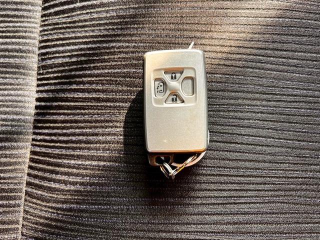 ヴェルファイア ２．４Ｚ　スマートキー＆プッシュスタート　ＥＳＣ　助手席エアバック　電動格納ミラー　エアコン　ＡＢＳ　パワステ　パワーウィンドウ　運転席エアバック　キーフリーシステム　オートライト　カーテンエアバッグ（66枚目）