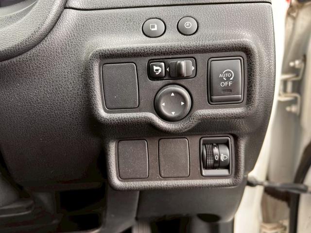 ノート ライダー　ＵＳＢ接続　運転席エアバッグ　ナビ　バックモニター　Ｗエアバッグ　パワーウィンドウ　ＡＢＳ　パワーステアリング　キーレス　ＳＤナビ　スマキ－　横滑防止装置　ＡＵＴＯエアコン（50枚目）