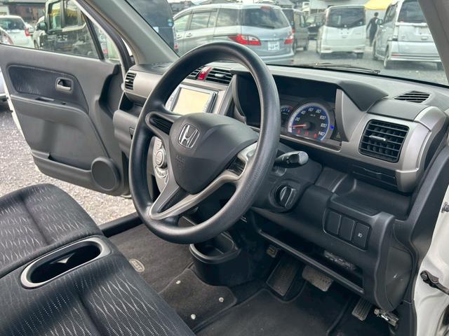 ゼストスパーク Ｗ　Ｂカメラ　運転席助手席エアバック　ＥＴＣ付き　電格ミラー　ＳＤ　スマートキー付　パワーウインド　ＤＶＤ再生可能　キーフリー　ワンセグテレビ　エアコン　パワーステアリング　横滑り防止装置　ＡＢＳ　ＵＳＢ（17枚目）