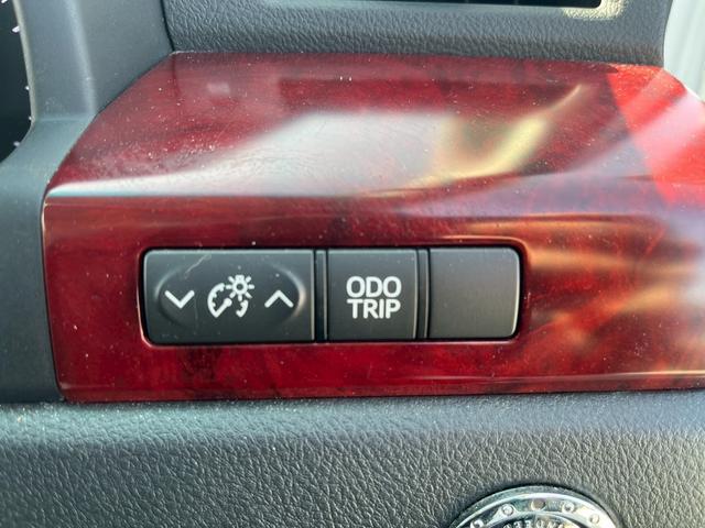 ヴェルファイア ２．４Ｚ　デュアルパワースライドドア　キーフリーシステム　電動ミラー　横滑り防止システム　運転席エアバッグ　Ｗエアバック　ナビ　オートエアコン　パワーステアリング　ＡＢＳ　パワーウィンドウ　サイドエアバック（50枚目）