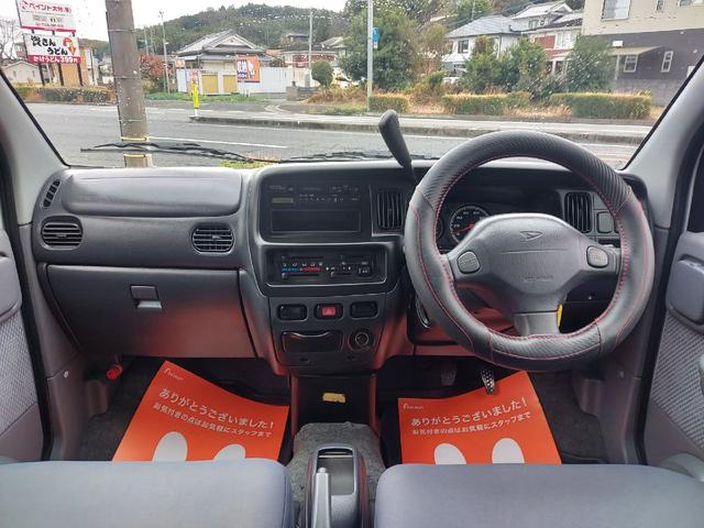 ハイゼットカーゴ デッキバンＧＸ　特別仕様限定モデル車　オートマチック　Ｖａｎ　オートマチック　軽ＲＶ　ピックアップ　旧車カスタムベースモデル　激レアピックアップ車　荷台カバーオーダーメイド　室内クリーニング　プライバシーガラス　ＵＶカット　法定点検整備一式　自社ローンあります（4枚目）
