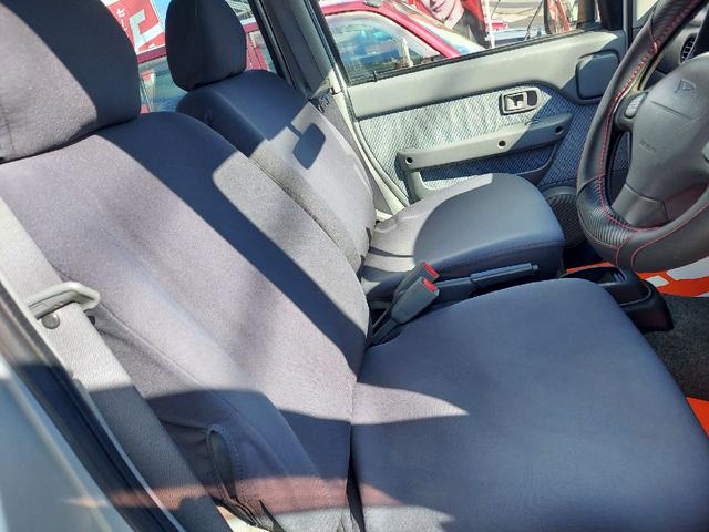 ハイゼットカーゴ デッキバンＧＸ　特別仕様限定モデル車　オートマチック　Ｖａｎ　オートマチック　軽ＲＶ　ピックアップ　旧車カスタムベースモデル　激レアピックアップ車　荷台カバーオーダーメイド　室内クリーニング　プライバシーガラス　ＵＶカット　法定点検整備一式　自社ローンあります（13枚目）