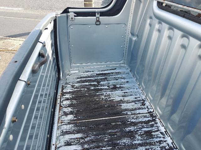 ハイゼットカーゴ デッキバンＧＸ　特別仕様限定モデル車　オートマチック　Ｖａｎ　オートマチック　軽ＲＶ　ピックアップ　旧車カスタムベースモデル　激レアピックアップ車　荷台カバーオーダーメイド　室内クリーニング　プライバシーガラス　ＵＶカット　法定点検整備一式　自社ローンあります（20枚目）