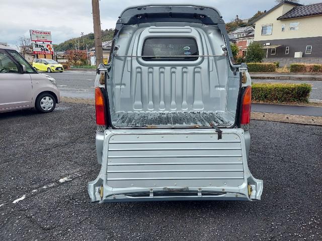 ハイゼットカーゴ デッキバンＧＸ　特別仕様限定モデル車　オートマチック　Ｖａｎ　オートマチック　軽ＲＶ　ピックアップ　旧車カスタムベースモデル　激レアピックアップ車　荷台カバーオーダーメイド　室内クリーニング　プライバシーガラス　ＵＶカット　法定点検整備一式　自社ローンあります（21枚目）