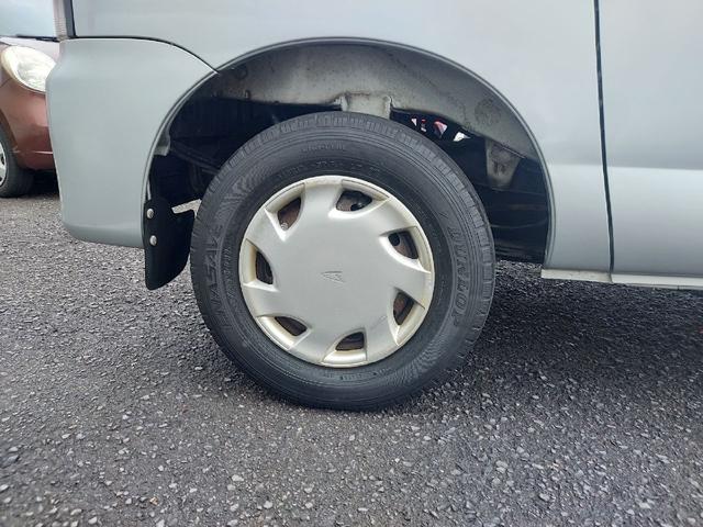 ハイゼットカーゴ デッキバンＧＸ　特別仕様限定モデル車　オートマチック　Ｖａｎ　オートマチック　軽ＲＶ　ピックアップ　旧車カスタムベースモデル　激レアピックアップ車　荷台カバーオーダーメイド　室内クリーニング　プライバシーガラス　ＵＶカット　法定点検整備一式　自社ローンあります（28枚目）