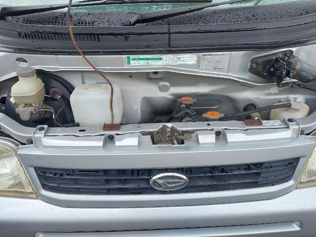 ハイゼットカーゴ デッキバンＧＸ　特別仕様限定モデル車　オートマチック　Ｖａｎ　オートマチック　軽ＲＶ　ピックアップ　旧車カスタムベースモデル　激レアピックアップ車　荷台カバーオーダーメイド　室内クリーニング　プライバシーガラス　ＵＶカット　法定点検整備一式　自社ローンあります（29枚目）