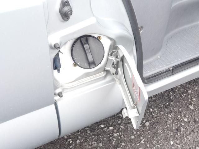 ハイゼットカーゴ デッキバンＧＸ　特別仕様限定モデル車　オートマチック　Ｖａｎ　オートマチック　軽ＲＶ　ピックアップ　旧車カスタムベースモデル　激レアピックアップ車　荷台カバーオーダーメイド　室内クリーニング　プライバシーガラス　ＵＶカット　法定点検整備一式　自社ローンあります（32枚目）