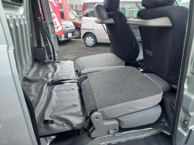 ハイゼットカーゴ デッキバンＧＸ　特別仕様限定モデル車　オートマチック　Ｖａｎ　オートマチック　軽ＲＶ　ピックアップ　旧車カスタムベースモデル　激レアピックアップ車　荷台カバーオーダーメイド　室内クリーニング　プライバシーガラス　ＵＶカット　法定点検整備一式　自社ローンあります（43枚目）