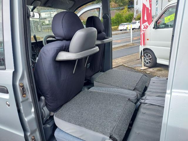ハイゼットカーゴ デッキバンＧＸ　特別仕様限定モデル車　オートマチック　Ｖａｎ　オートマチック　軽ＲＶ　ピックアップ　旧車カスタムベースモデル　激レアピックアップ車　荷台カバーオーダーメイド　室内クリーニング　プライバシーガラス　ＵＶカット　法定点検整備一式　自社ローンあります（44枚目）