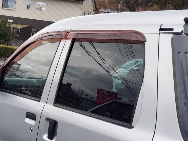 ハイゼットカーゴ デッキバンＧＸ　特別仕様限定モデル車　オートマチック　Ｖａｎ　オートマチック　軽ＲＶ　ピックアップ　旧車カスタムベースモデル　激レアピックアップ車　荷台カバーオーダーメイド　室内クリーニング　プライバシーガラス　ＵＶカット　法定点検整備一式　自社ローンあります（46枚目）