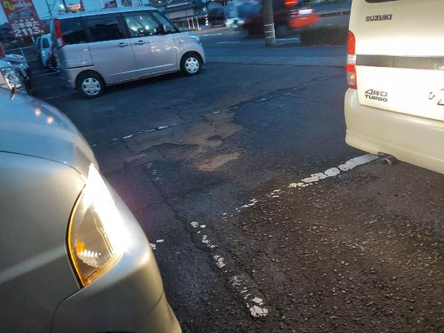 ハイゼットカーゴ デッキバンＧＸ　特別仕様限定モデル車　オートマチック　Ｖａｎ　オートマチック　軽ＲＶ　ピックアップ　旧車カスタムベースモデル　激レアピックアップ車　荷台カバーオーダーメイド　室内クリーニング　プライバシーガラス　ＵＶカット　法定点検整備一式　自社ローンあります（56枚目）