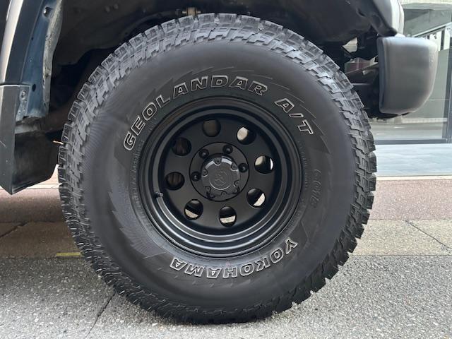 ランドクルーザープラド SXワイド マットブラックオールペン 新品フロントグリル 新品オレンジライト一式 リフトアップ ミッキートンプソン ジオランダーAT 黒革調シートカバー 3ナンバー8人乗り HDDナビ ETC 前後ドラレコ(21枚目)