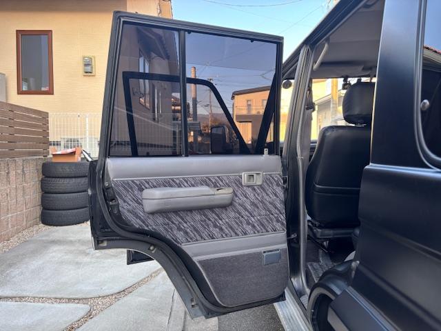 ランドクルーザープラド SXワイド マットブラックオールペン 新品フロントグリル 新品オレンジライト一式 リフトアップ ミッキートンプソン ジオランダーAT 黒革調シートカバー 3ナンバー8人乗り HDDナビ ETC 前後ドラレコ(43枚目)