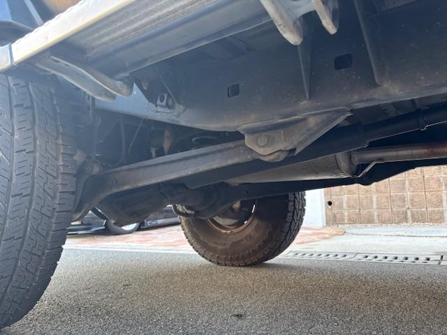 ランドクルーザープラド SXワイド マットブラックオールペン 新品フロントグリル 新品オレンジライト一式 リフトアップ ミッキートンプソン ジオランダーAT 黒革調シートカバー 3ナンバー8人乗り HDDナビ ETC 前後ドラレコ(50枚目)