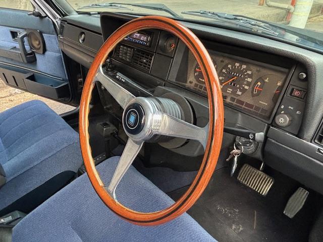 ２４０ ＧＬ　ナルディーステア　コロナホイール　社外キーレスＸスペアキー　ＥＴＣ　社外オーディオ　ブルーモケットシート　ミラー型ドライブレコーダー　取扱説明書　記録簿１０枚（31枚目）