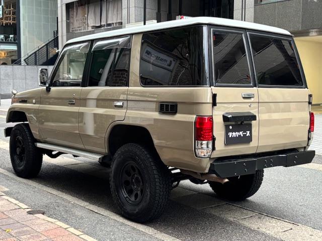 ランドクルーザープラド SXワイド サンドベージュXホワイト ナロー5ナンバー8人乗り ナルディーステア リフトアップ 70メッキバンパー 社外オーディオ ETC ドライブレコーダー バックカメラ 黒革調シートカバー ジオランダーAT(10枚目)