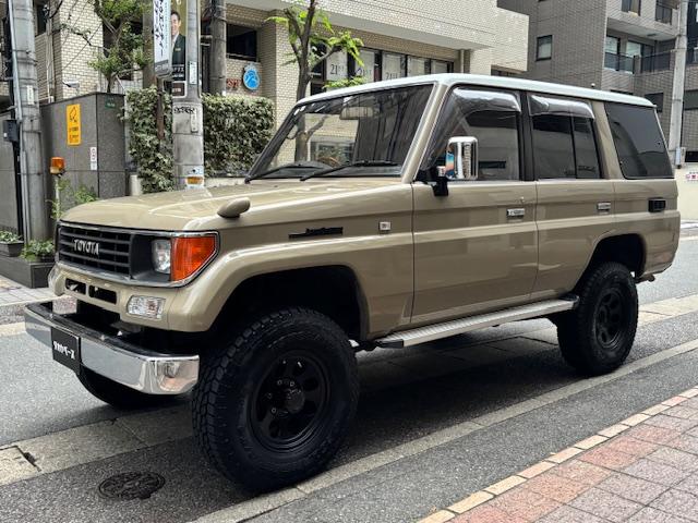 ランドクルーザープラド SXワイド サンドベージュXホワイト ナロー5ナンバー8人乗り ナルディーステア リフトアップ 70メッキバンパー 社外オーディオ ETC ドライブレコーダー バックカメラ 黒革調シートカバー ジオランダーAT(12枚目)