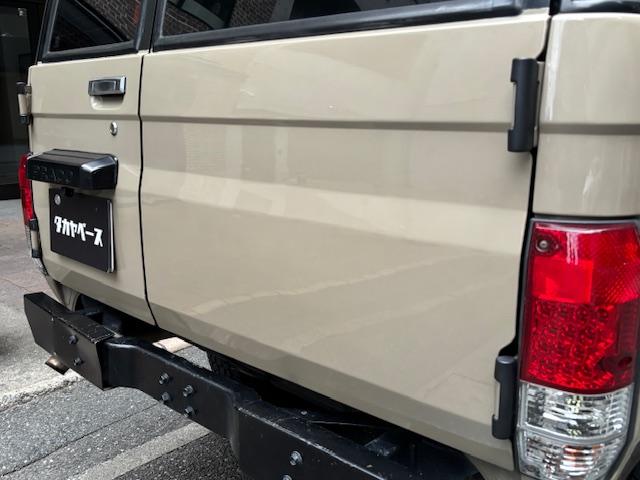 ランドクルーザープラド SXワイド サンドベージュXホワイト ナロー5ナンバー8人乗り ナルディーステア リフトアップ 70メッキバンパー 社外オーディオ ETC ドライブレコーダー バックカメラ 黒革調シートカバー ジオランダーAT(15枚目)