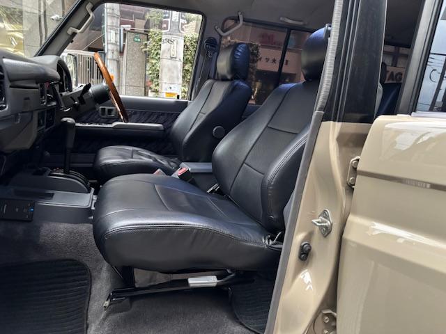 ランドクルーザープラド SXワイド サンドベージュXホワイト ナロー5ナンバー8人乗り ナルディーステア リフトアップ 70メッキバンパー 社外オーディオ ETC ドライブレコーダー バックカメラ 黒革調シートカバー ジオランダーAT(33枚目)