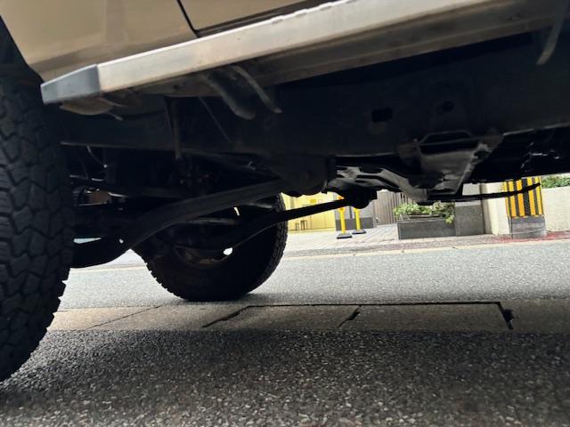 ランドクルーザープラド SXワイド サンドベージュXホワイト ナロー5ナンバー8人乗り ナルディーステア リフトアップ 70メッキバンパー 社外オーディオ ETC ドライブレコーダー バックカメラ 黒革調シートカバー ジオランダーAT(46枚目)