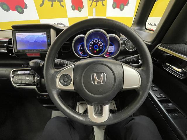 Ｎ－ＢＯＸカスタム Ｇ　ＳＳブラックスタイルパッケージ　ＥＴＣ　バックカメラ　両側電動スライドドア　ナビ　ＴＶ　衝突被害軽減システム　オートライト　ＨＩＤ　スマートキー　アイドリングストップ　電動格納ミラー　シートヒーター　ベンチシート　ＣＶＴ（12枚目）