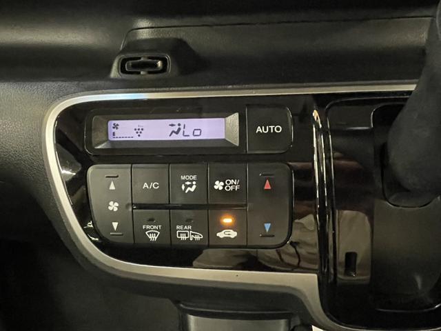 Ｎ－ＢＯＸカスタム Ｇ　ＳＳブラックスタイルパッケージ　ＥＴＣ　バックカメラ　両側電動スライドドア　ナビ　ＴＶ　衝突被害軽減システム　オートライト　ＨＩＤ　スマートキー　アイドリングストップ　電動格納ミラー　シートヒーター　ベンチシート　ＣＶＴ（18枚目）