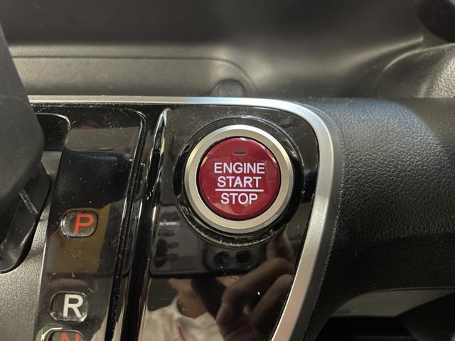 Ｎ－ＢＯＸカスタム Ｇ　ＳＳブラックスタイルパッケージ　ＥＴＣ　バックカメラ　両側電動スライドドア　ナビ　ＴＶ　衝突被害軽減システム　オートライト　ＨＩＤ　スマートキー　アイドリングストップ　電動格納ミラー　シートヒーター　ベンチシート　ＣＶＴ（19枚目）