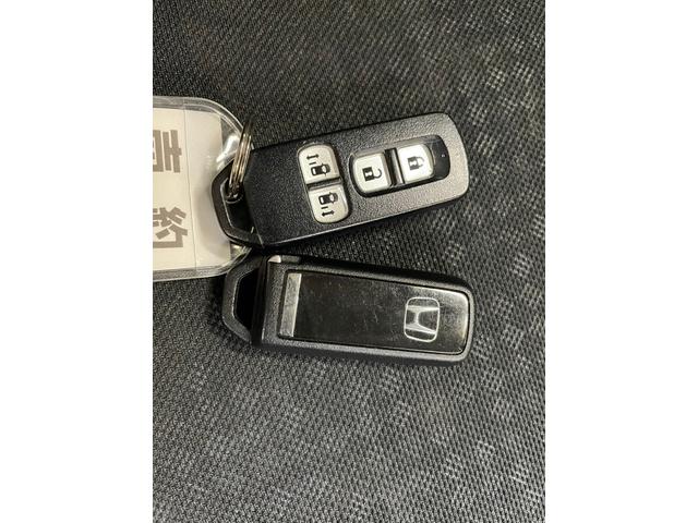 Ｎ－ＢＯＸカスタム Ｇ　ＳＳブラックスタイルパッケージ　ＥＴＣ　バックカメラ　両側電動スライドドア　ナビ　ＴＶ　衝突被害軽減システム　オートライト　ＨＩＤ　スマートキー　アイドリングストップ　電動格納ミラー　シートヒーター　ベンチシート　ＣＶＴ（23枚目）