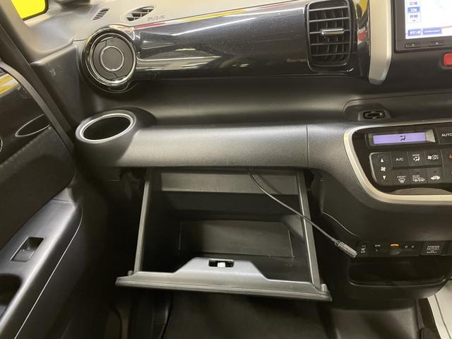 Ｎ－ＢＯＸカスタム Ｇ　ＳＳブラックスタイルパッケージ　ＥＴＣ　バックカメラ　両側電動スライドドア　ナビ　ＴＶ　衝突被害軽減システム　オートライト　ＨＩＤ　スマートキー　アイドリングストップ　電動格納ミラー　シートヒーター　ベンチシート　ＣＶＴ（24枚目）