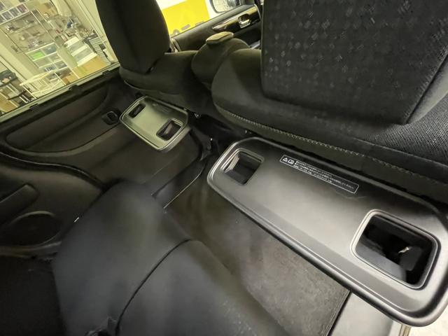 Ｎ－ＢＯＸカスタム Ｇ　ＳＳブラックスタイルパッケージ　ＥＴＣ　バックカメラ　両側電動スライドドア　ナビ　ＴＶ　衝突被害軽減システム　オートライト　ＨＩＤ　スマートキー　アイドリングストップ　電動格納ミラー　シートヒーター　ベンチシート　ＣＶＴ（30枚目）