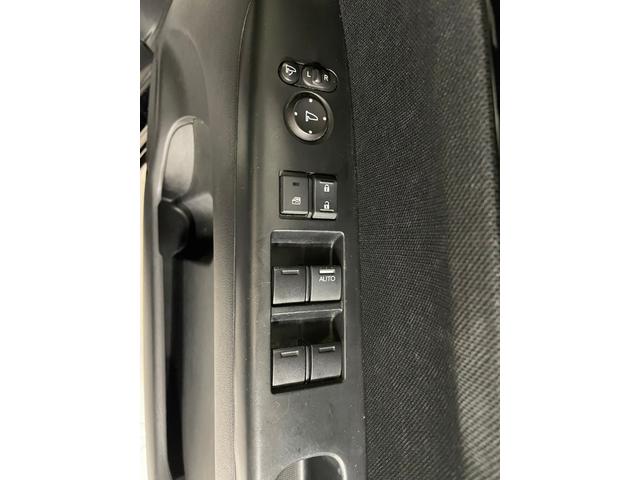 Ｎ－ＢＯＸカスタム Ｇ　ＳＳブラックスタイルパッケージ　ＥＴＣ　バックカメラ　両側電動スライドドア　ナビ　ＴＶ　衝突被害軽減システム　オートライト　ＨＩＤ　スマートキー　アイドリングストップ　電動格納ミラー　シートヒーター　ベンチシート　ＣＶＴ（31枚目）