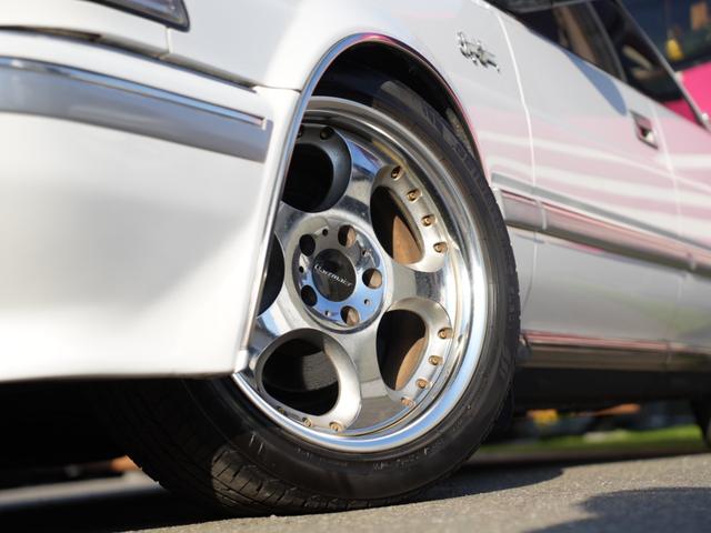 クラウン ロイヤルサルーン　ローダウン　社外１７インチアルミ　運転席パワーシート　リア席パワーシート　社外メモリーナビ　フルセグ　Ｂｌｕｅｔｏｏｔｈ　デジパネ（17枚目）