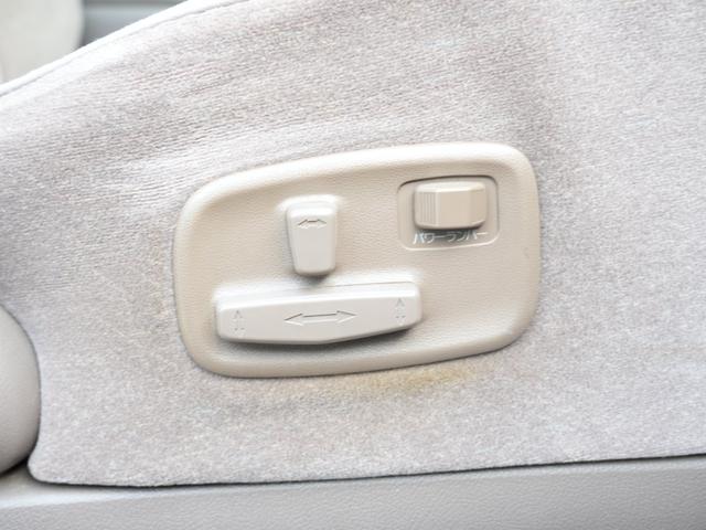 クラウン ロイヤルサルーン　ローダウン　社外１７インチアルミ　運転席パワーシート　リア席パワーシート　社外メモリーナビ　フルセグ　Ｂｌｕｅｔｏｏｔｈ　デジパネ（50枚目）