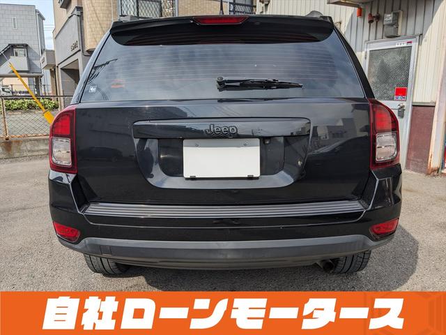 ジープ・コンパス アルティテュード　スポーツ　社外ナビ　フルセグＴＶ　ＤＶＤ　ＣＤ　バックサイドカメラ　クルーズコントロール　ヘッドライトレベライザー　フォグランプ　ルーフレール　ドアミラーヒーター　純正１７インチアルミホイール　キーレスキー（13枚目）