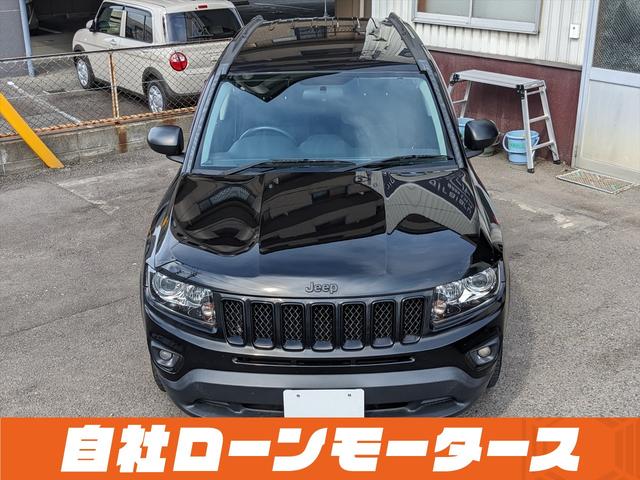 ジープ・コンパス アルティテュード　スポーツ　社外ナビ　フルセグＴＶ　ＤＶＤ　ＣＤ　バックサイドカメラ　クルーズコントロール　ヘッドライトレベライザー　フォグランプ　ルーフレール　ドアミラーヒーター　純正１７インチアルミホイール　キーレスキー（29枚目）