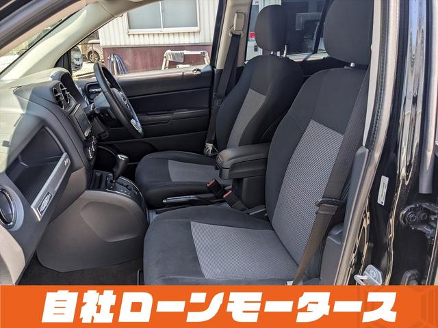 ジープ・コンパス アルティテュード　スポーツ　社外ナビ　フルセグＴＶ　ＤＶＤ　ＣＤ　バックサイドカメラ　クルーズコントロール　ヘッドライトレベライザー　フォグランプ　ルーフレール　ドアミラーヒーター　純正１７インチアルミホイール　キーレスキー（51枚目）