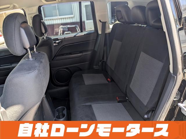 ジープ・コンパス アルティテュード　スポーツ　社外ナビ　フルセグＴＶ　ＤＶＤ　ＣＤ　バックサイドカメラ　クルーズコントロール　ヘッドライトレベライザー　フォグランプ　ルーフレール　ドアミラーヒーター　純正１７インチアルミホイール　キーレスキー（52枚目）