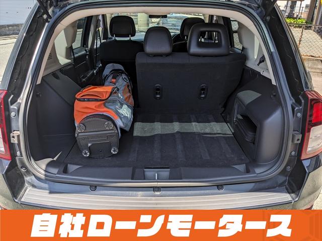 ジープ・コンパス アルティテュード　スポーツ　社外ナビ　フルセグＴＶ　ＤＶＤ　ＣＤ　バックサイドカメラ　クルーズコントロール　ヘッドライトレベライザー　フォグランプ　ルーフレール　ドアミラーヒーター　純正１７インチアルミホイール　キーレスキー（58枚目）
