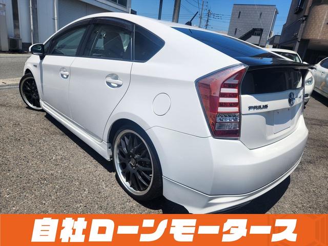 プリウス Ｌ　車高調　フルエアロ　１９インチＡＷ　レザー調シートカバー　ＬＥＤテール　ウッドコンビステアリング　ナビ　フルセグ　Ｂｌｕｅｔｏｏｔｈ　ＤＶＤ　ＭＳＶ　バックカメラ　ステアリングリモコン　オートライト（8枚目）