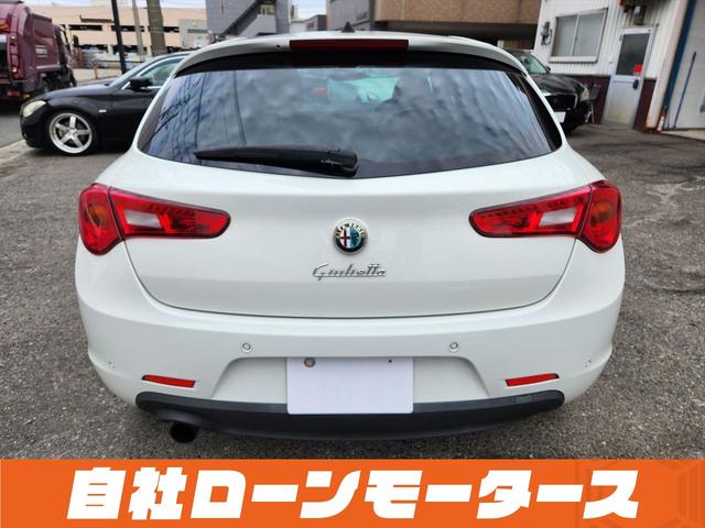 お客様、お住まいが遠方でもご安心ください☆　当店では全国陸送納車に対応しております。　ご自宅まで、大切なお車をお届けいたしますのでお気軽にご相談ください。　遠方のお客様も、安心してご購入いただけます☆