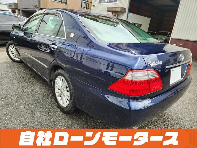 クラウン ロイヤルサルーン　ダークブルーマイカ　ナビ　フルセグ　ＭＳＶ　バックカメラ　クルーズコントロール　オートＨＩＤヘッドライト　フォグランプ　パワーシート　ステアリングリモコン　１６インチＡＷ　電動格納式ミラー（8枚目）