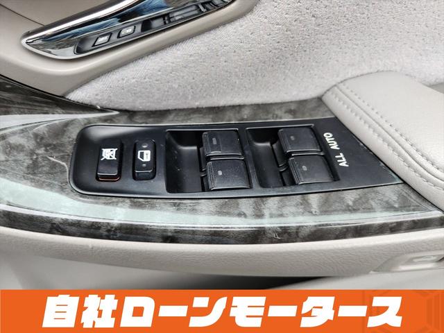 クラウン ロイヤルサルーン　ダークブルーマイカ　ナビ　フルセグ　ＭＳＶ　バックカメラ　クルーズコントロール　オートＨＩＤヘッドライト　フォグランプ　パワーシート　ステアリングリモコン　１６インチＡＷ　電動格納式ミラー（67枚目）