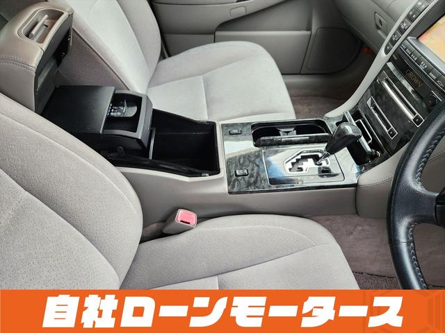 クラウン ロイヤルサルーン　ダークブルーマイカ　ナビ　フルセグ　ＭＳＶ　バックカメラ　クルーズコントロール　オートＨＩＤヘッドライト　フォグランプ　パワーシート　ステアリングリモコン　１６インチＡＷ　電動格納式ミラー（72枚目）
