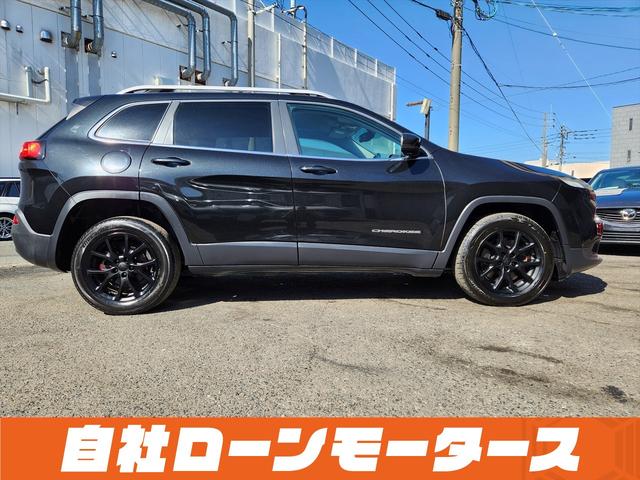 ジープ・チェロキー ロンジチュード　ブリリアントブラッククリスタルパール　ヒルスタートアシスト　ナビ　フルセグ　Ｂｌｕｅｔｏｏｔｈ　ＳＤ　ＬＥＤフォグランプ　リアフォグランプ　クルーズコントロール　パドルシフト　革巻きステアリング（32枚目）