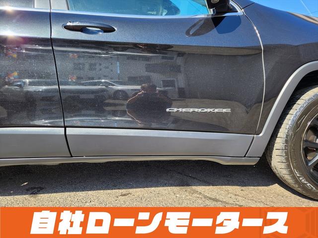 ジープ・チェロキー ロンジチュード　ブリリアントブラッククリスタルパール　ヒルスタートアシスト　ナビ　フルセグ　Ｂｌｕｅｔｏｏｔｈ　ＳＤ　ＬＥＤフォグランプ　リアフォグランプ　クルーズコントロール　パドルシフト　革巻きステアリング（37枚目）