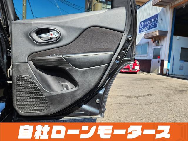 ジープ・チェロキー ロンジチュード　ブリリアントブラッククリスタルパール　ヒルスタートアシスト　ナビ　フルセグ　Ｂｌｕｅｔｏｏｔｈ　ＳＤ　ＬＥＤフォグランプ　リアフォグランプ　クルーズコントロール　パドルシフト　革巻きステアリング（50枚目）
