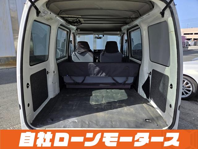 ハイゼットカーゴ ＤＸ　オフホワイト　５速ミッション　マッドブラックルーフ塗装　ハイルーフ　ダブルエアバッグ　エアコン　パワステ　パワーウィンドウ　両側スライドドア　キーレスエントリー　フロアマット　ドアバイザー（16枚目）